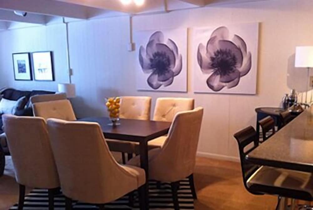 Фото Chateau Blanc Condominiums