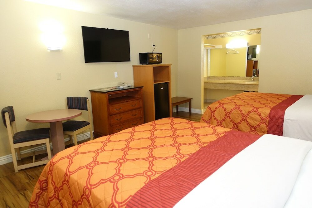 Фото Tropic Lodge