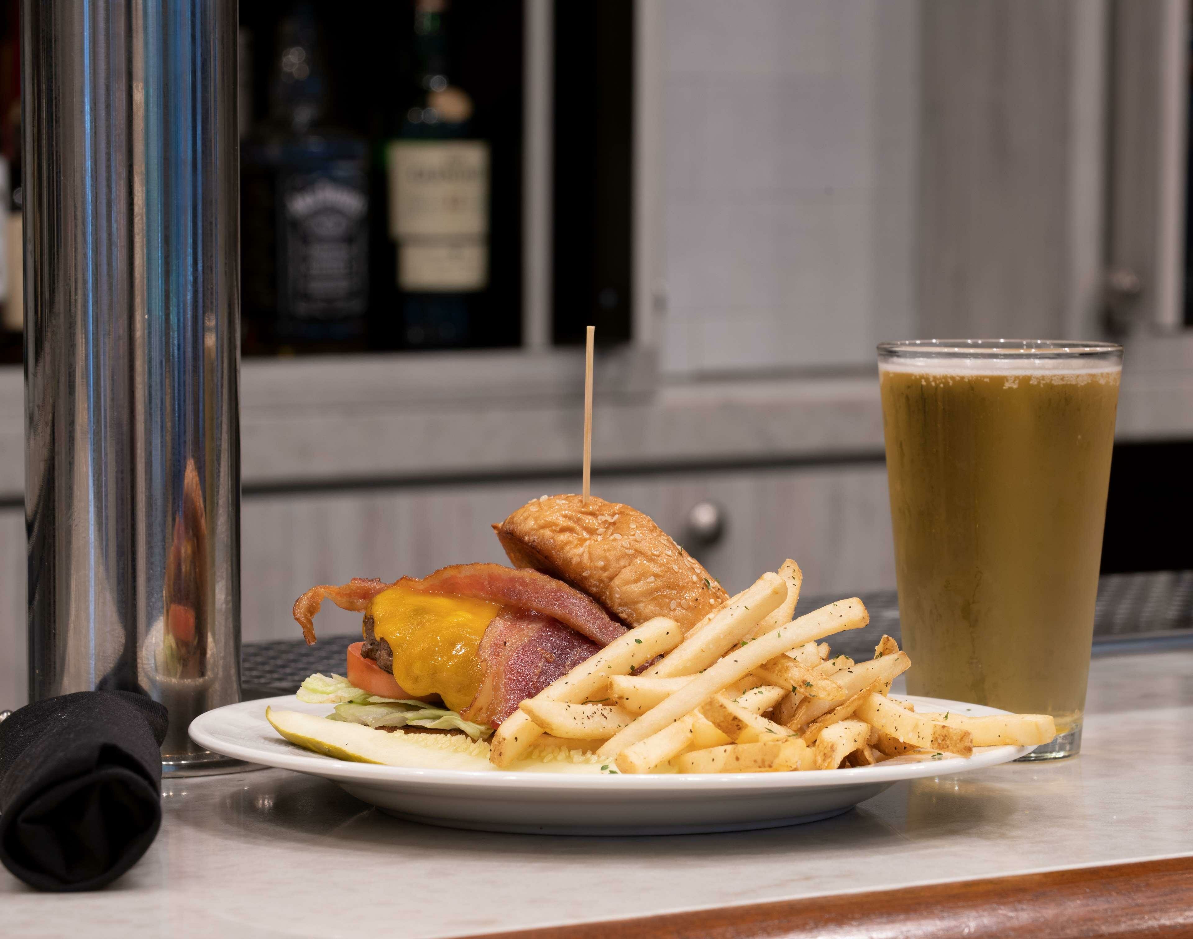 Фото Radisson Hotel Baltimore Downtown - Inner Harbor