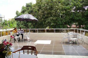 Гостиница Embassy Suites Hotels & Restaurant