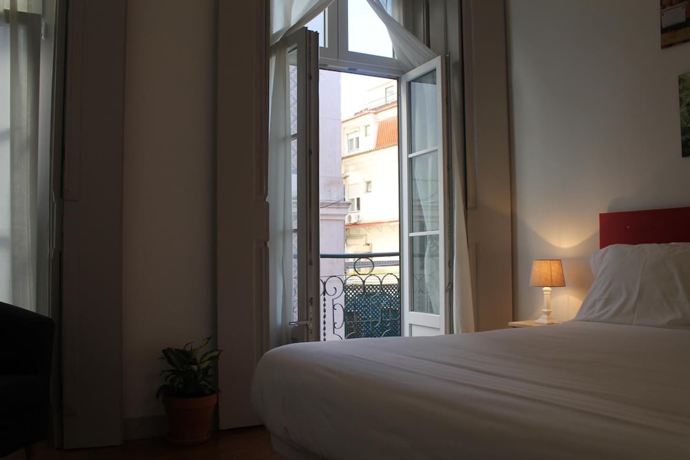 Фото Inn Possible Lisbon Hostel