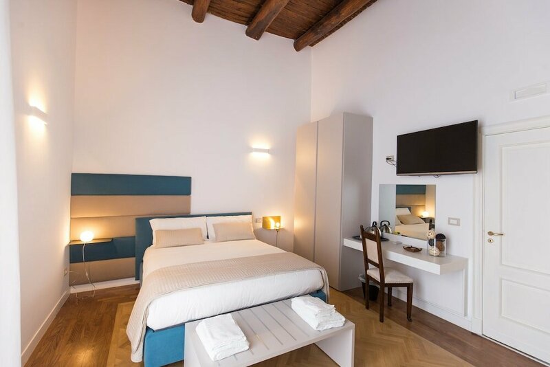 Гостиница Savoy Riviera в Неаполе