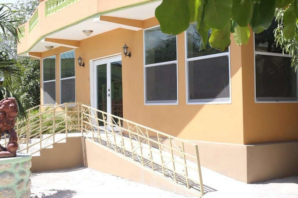 Фото La Cayenna Hôtel et Restaurant