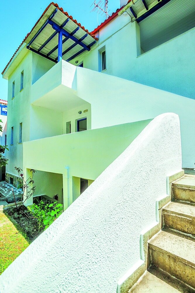 Фото Xenios Faros Apartments