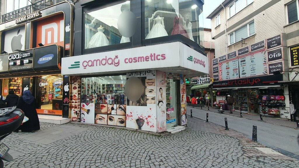 Perfume and cosmetics shop Camdag Cosmetics Market, Istanbul, photo