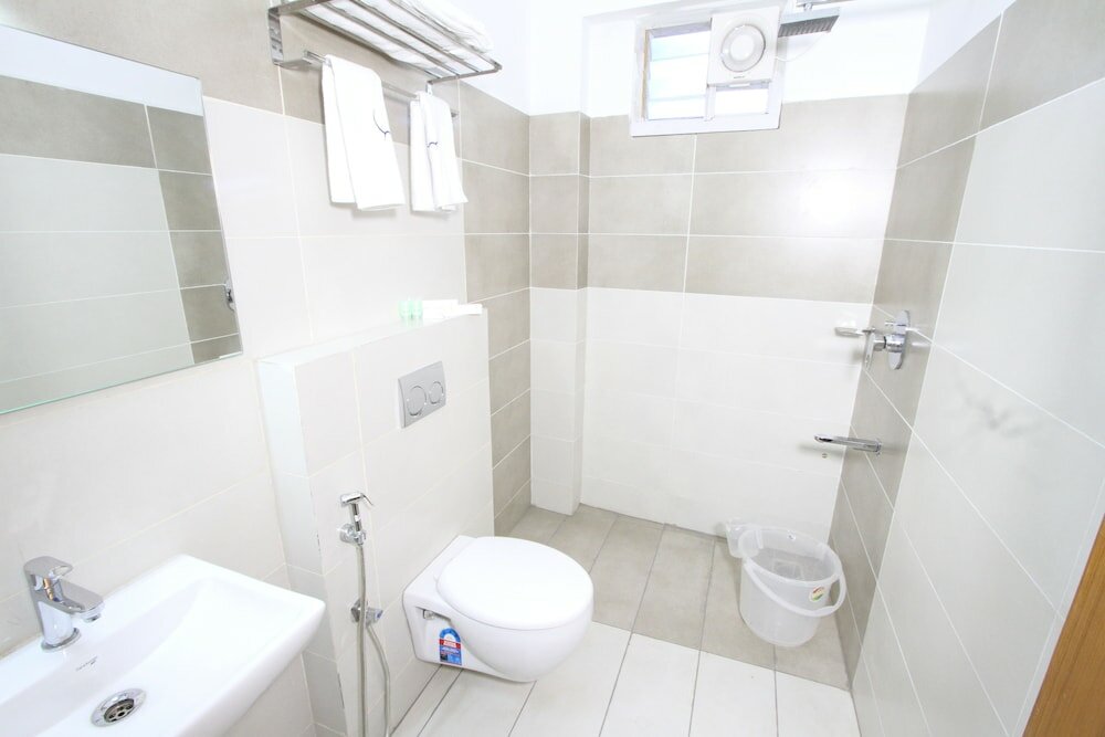 Фото Hotel Crescent Inn