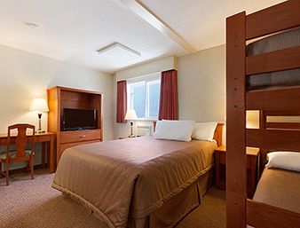 Фото Travelodge by Wyndham Langley City