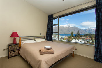Фото Villa Two at Vailmont Queenstown