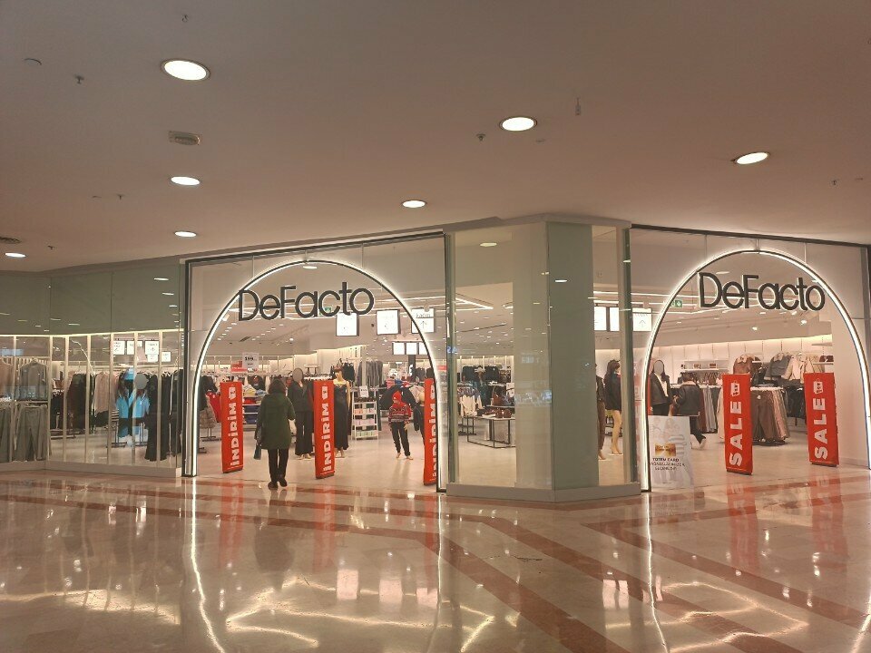 Clothing store DeFacto, Istanbul, photo