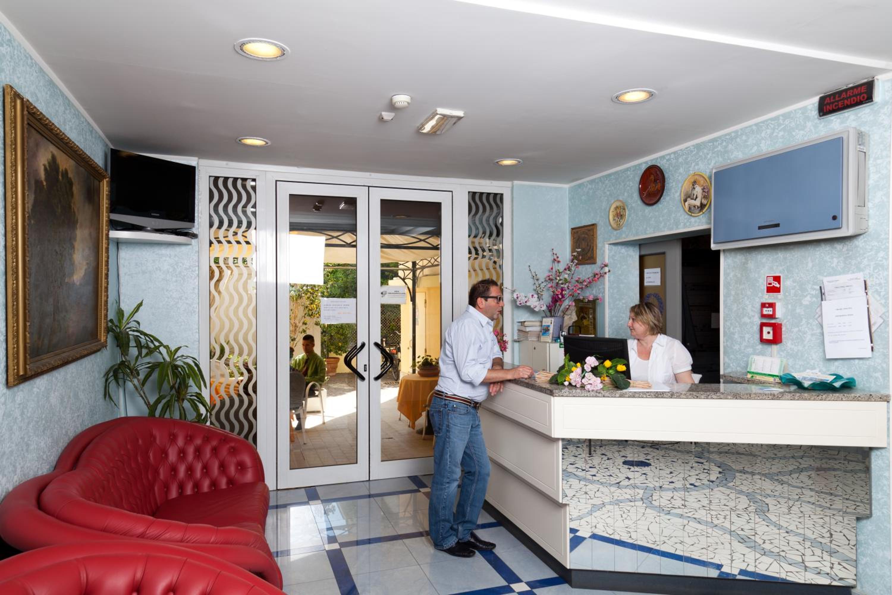 Фото отеля 2