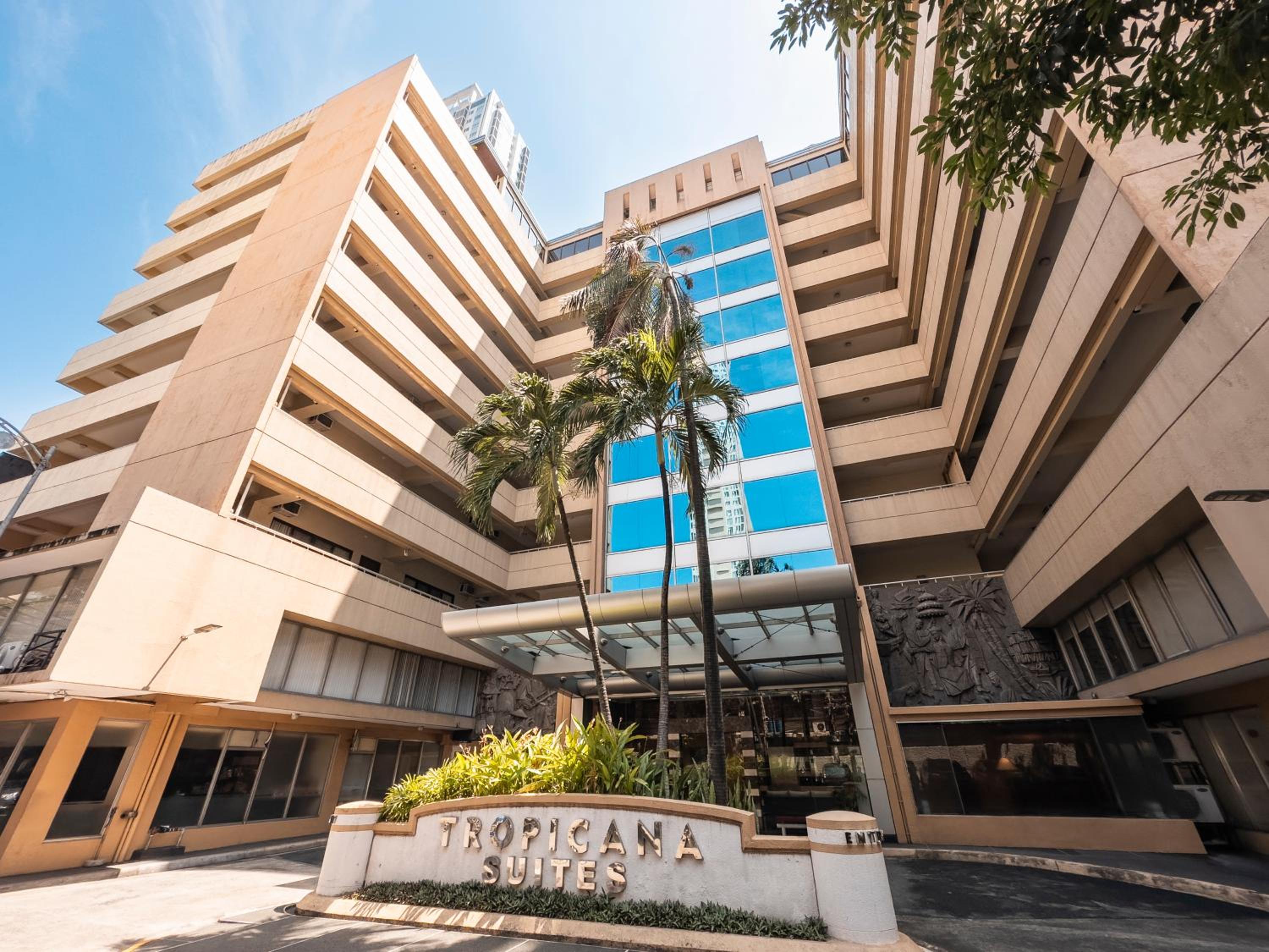 Фото Tropicana Suites