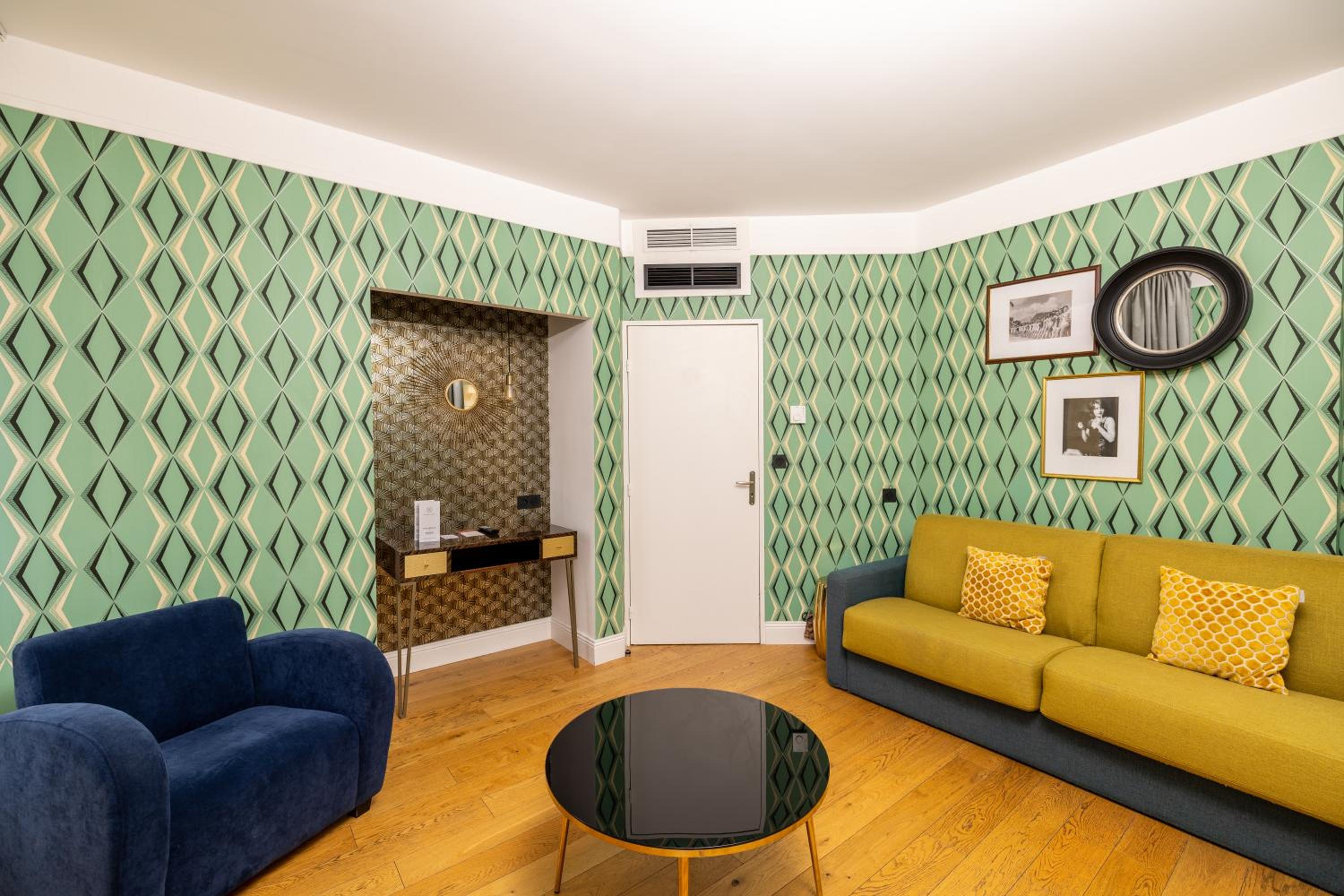 Фото The Jay Hotel by HappyCulture