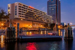 Гостиница Sheraton Norfolk Waterside Hotel в Норфолке