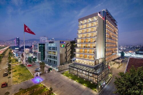 Гостиница Hilton Garden Inn Izmir Bayrakli в Каршияке