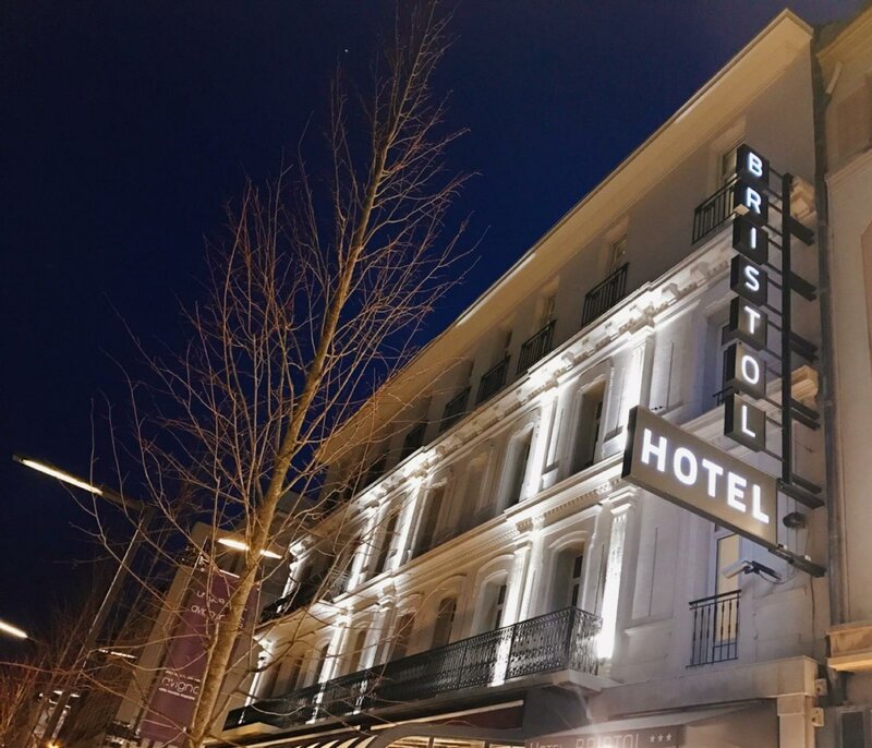 Гостиница Work From Here at Bristol Hotel в Авиньоне