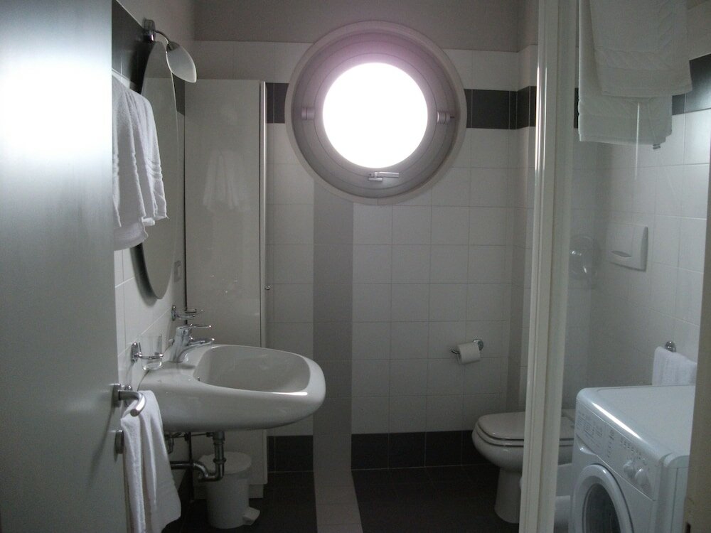 Фото Vista Hotel & Residence