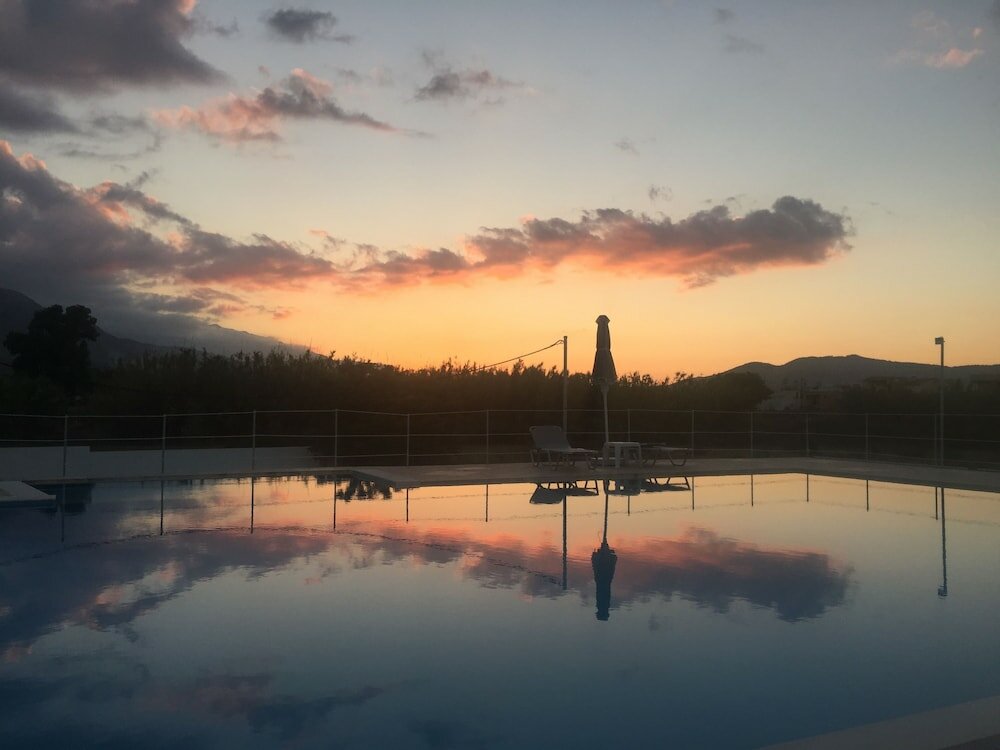 Фото Reina Apartments