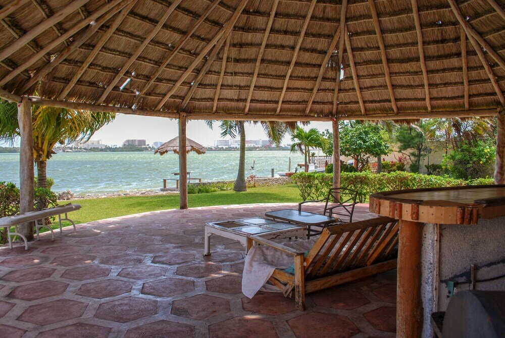 Фото Pok-Ta-Pok Guest House