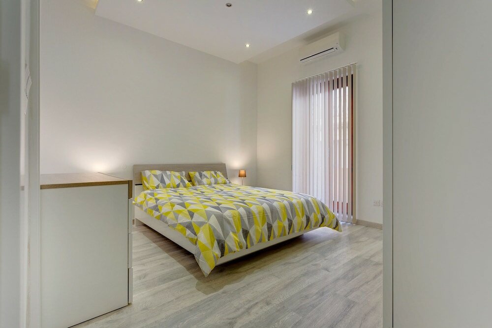 Фото Magical Rooftop Penthouse, Best Location In Sliema