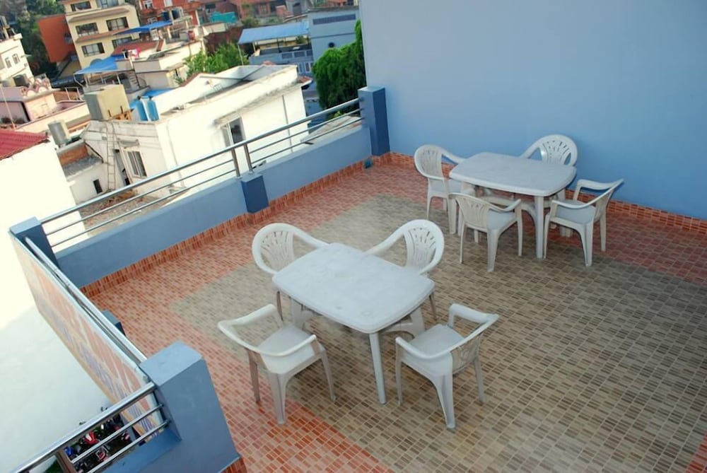 Фото отеля 2