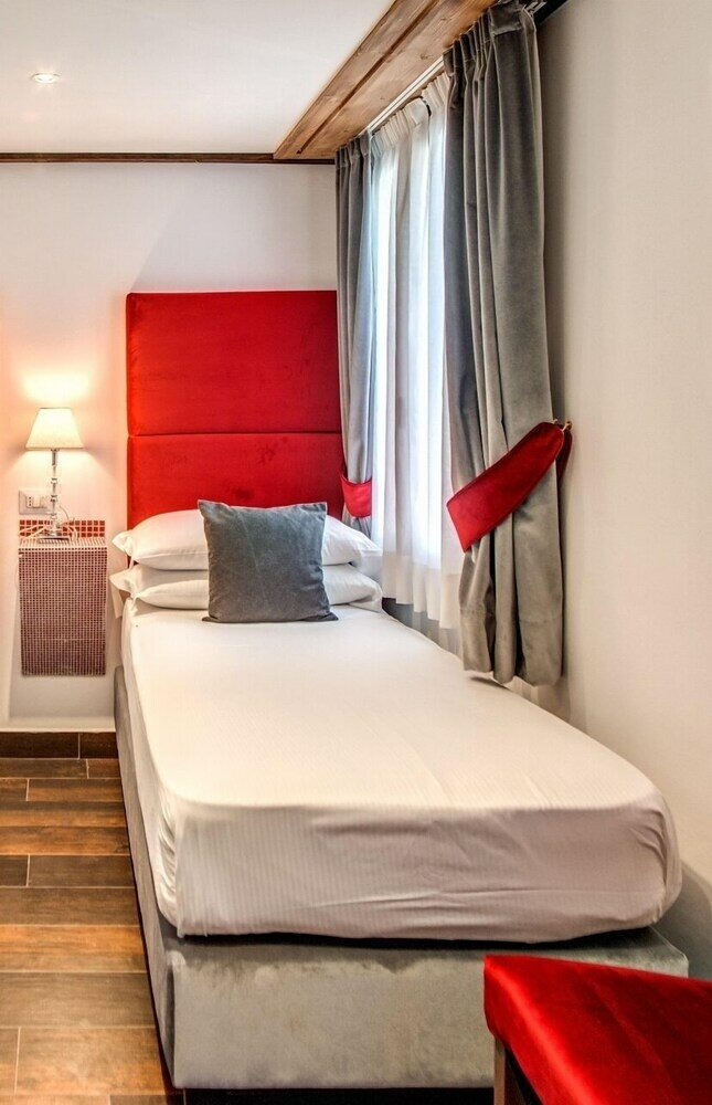 Фото Piazza di Spagna Comfort Rooms