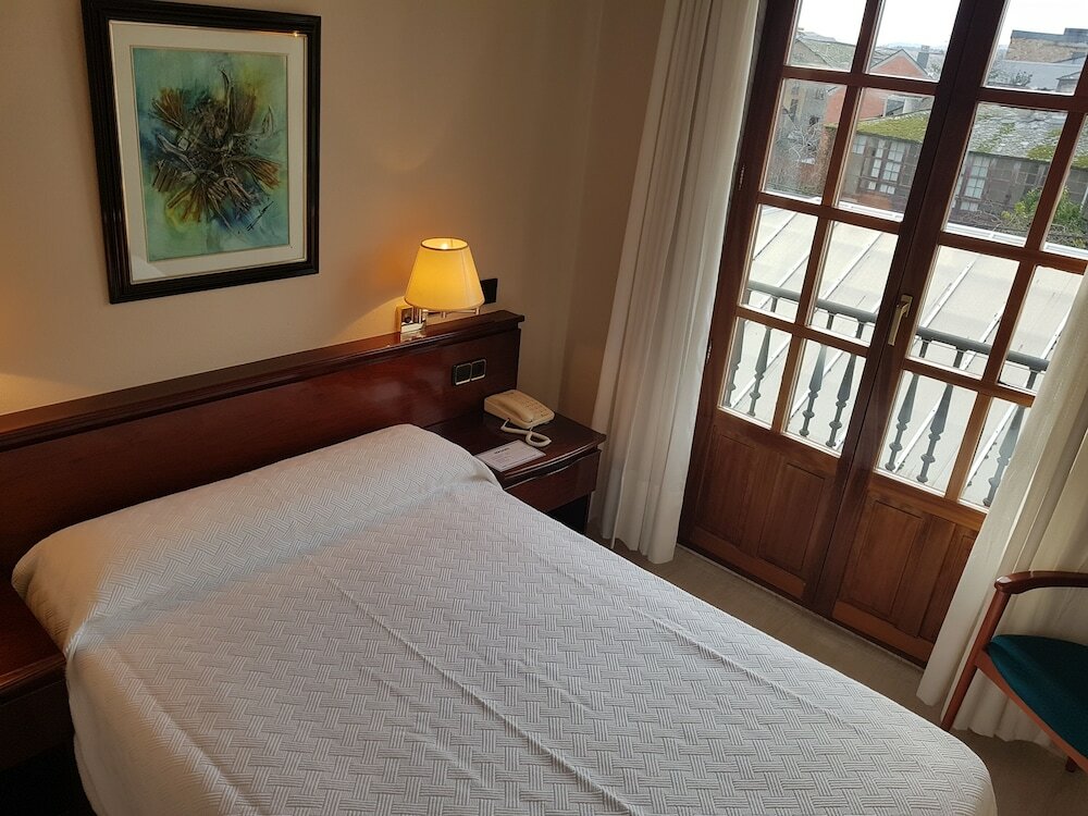 Фото Hostal Santa María