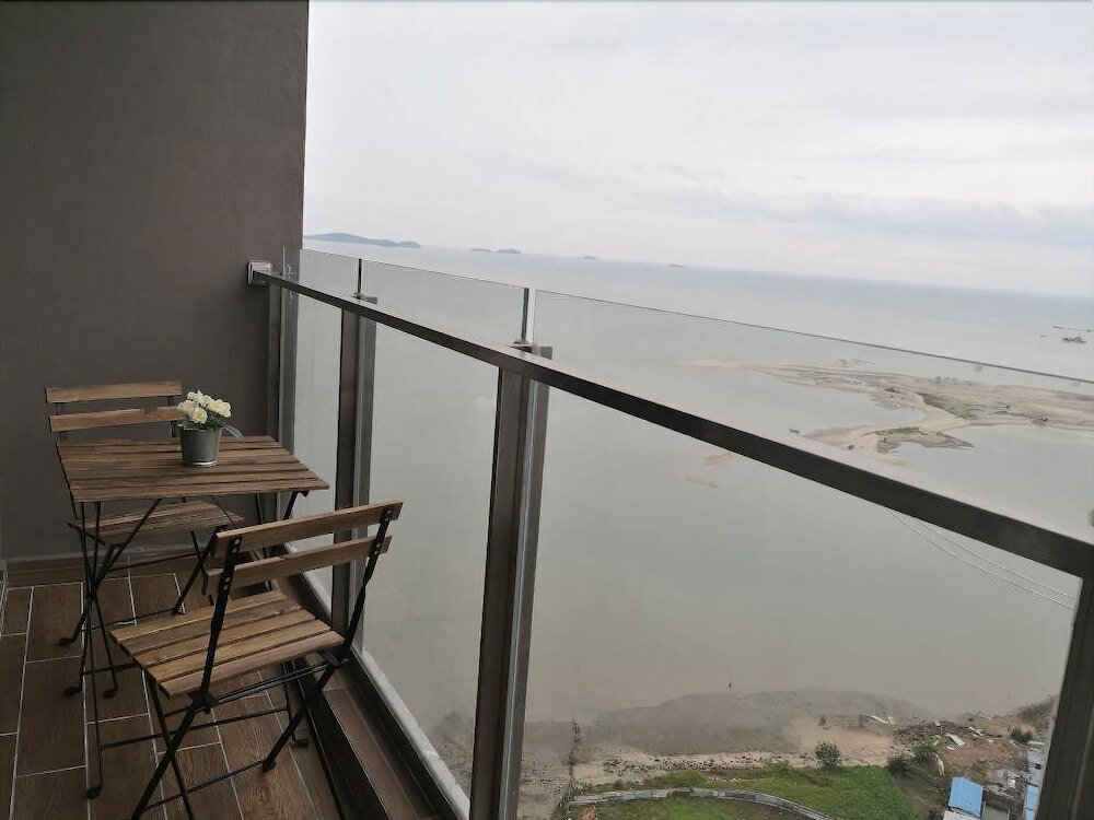 Фото Vinz at Silverscape Luxury Residence