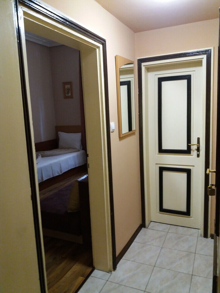 Фото The English Guest-House