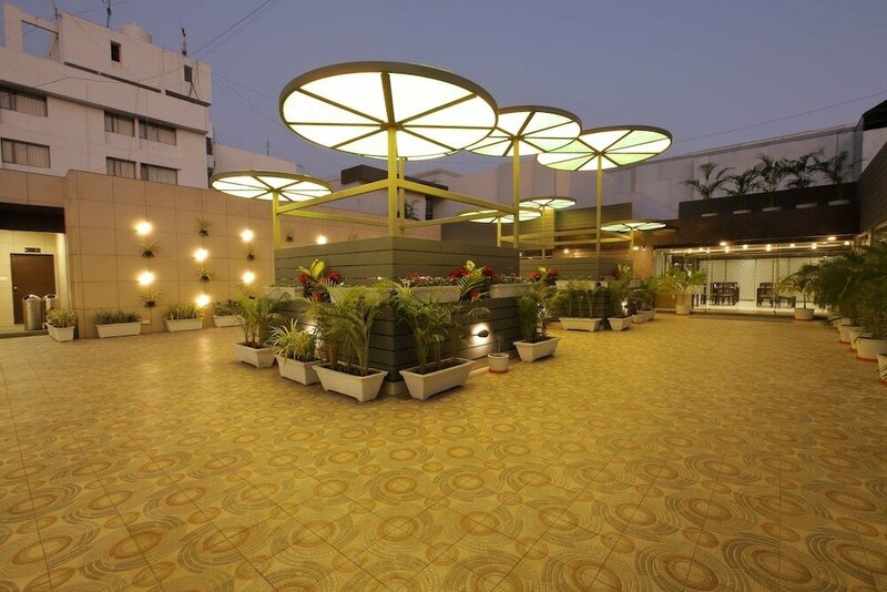 Гостиница Hotel The Lotus Park, Ellisbridge в Ахмадабаде