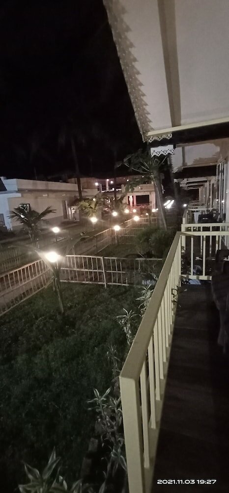 Фото Sunset & Waves Resort