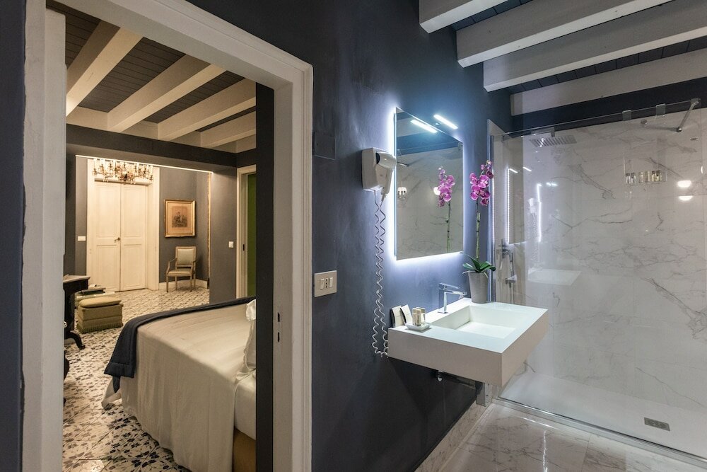 Фото Palazzo Arone dei Baroni di Valentino