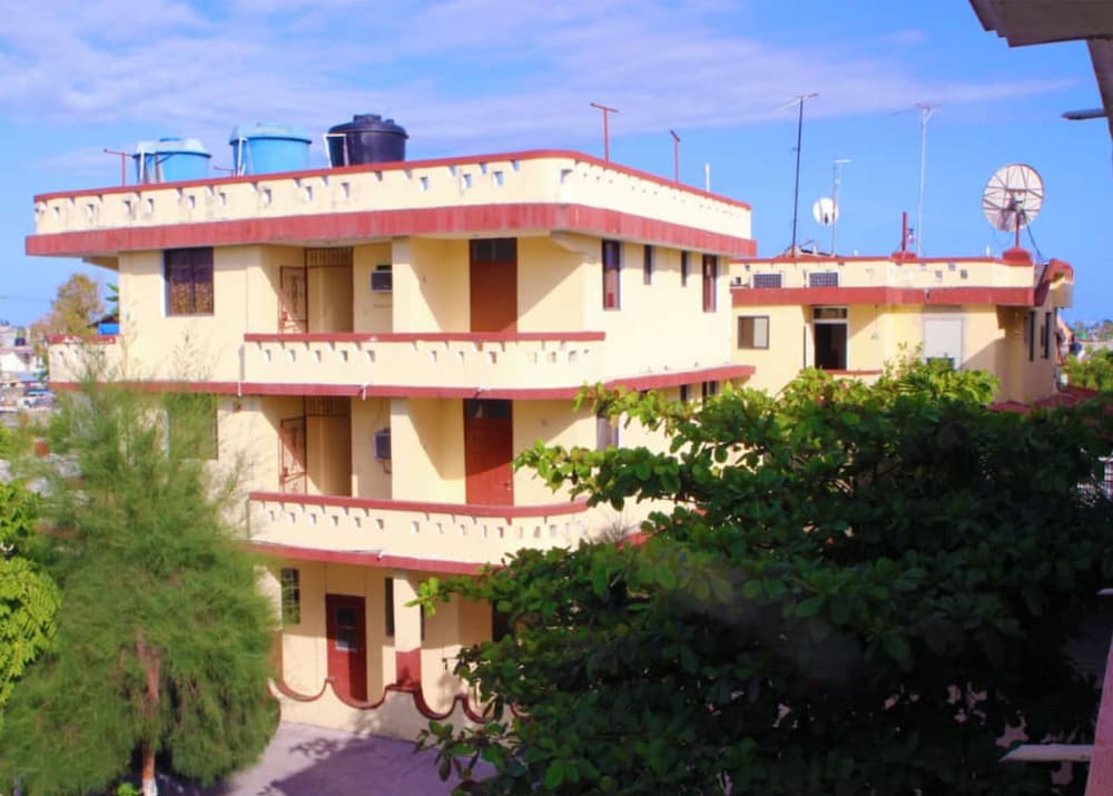 Фото отеля 2