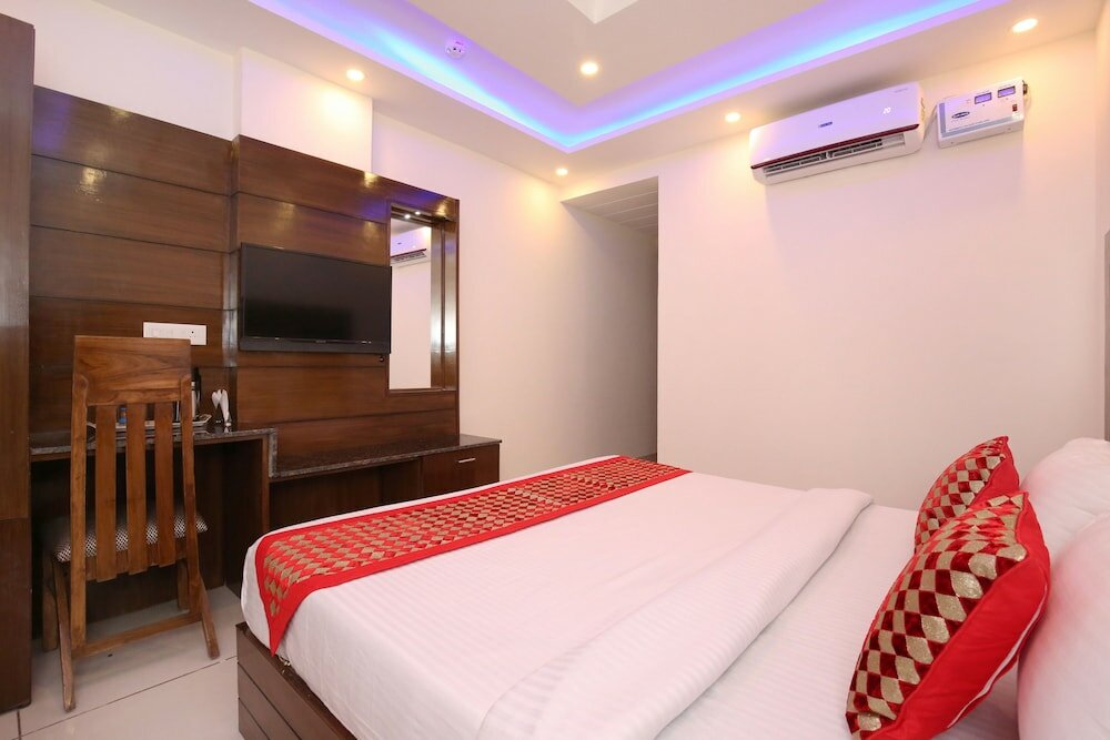 Фото Oyo 9420 Hotel Silver Palm