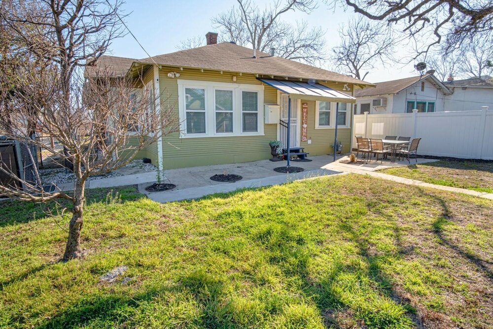 Фото Stunning 3 Br Home Near Dt Alamodome - Riverwalk