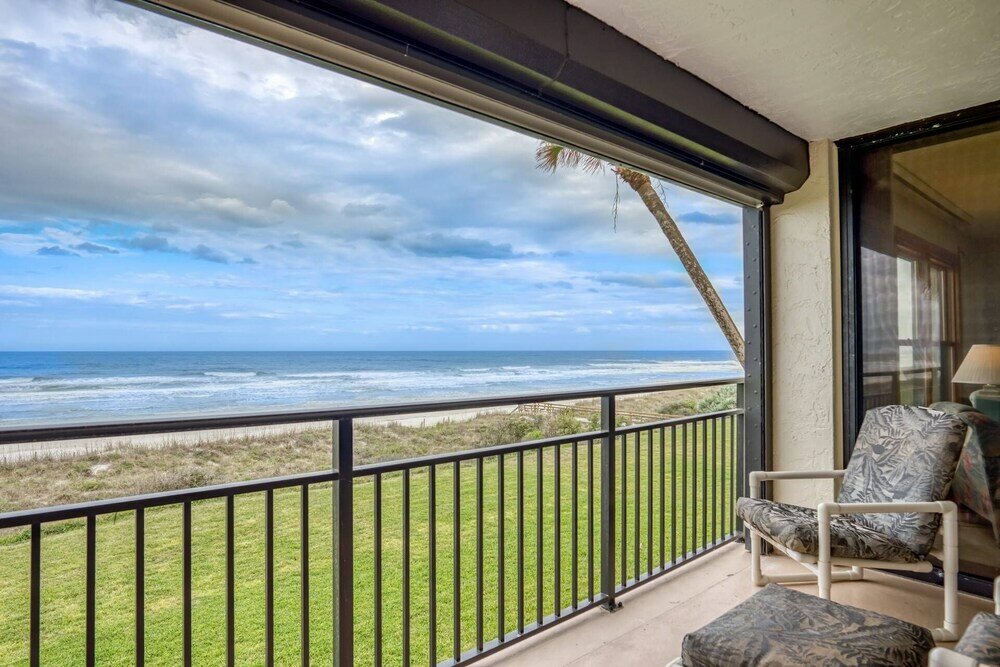 Фото Crescent Beach Condos