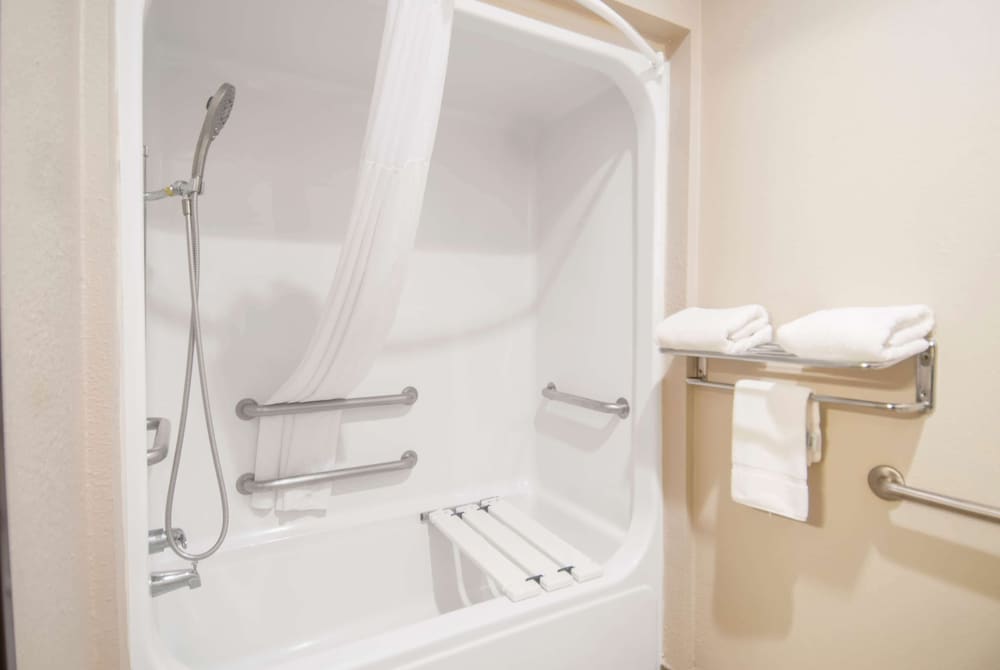 Фото Days Inn by Wyndham Suites San Antonio North/Stone Oak