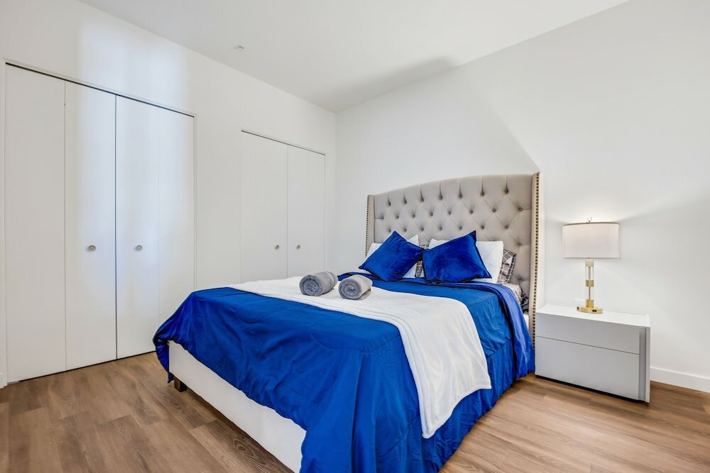 Фото Luxury Apartment in Hollywood