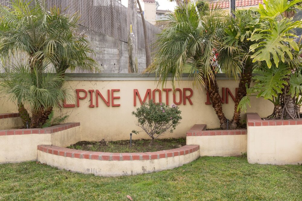 Фото Alpine Inn And Suites