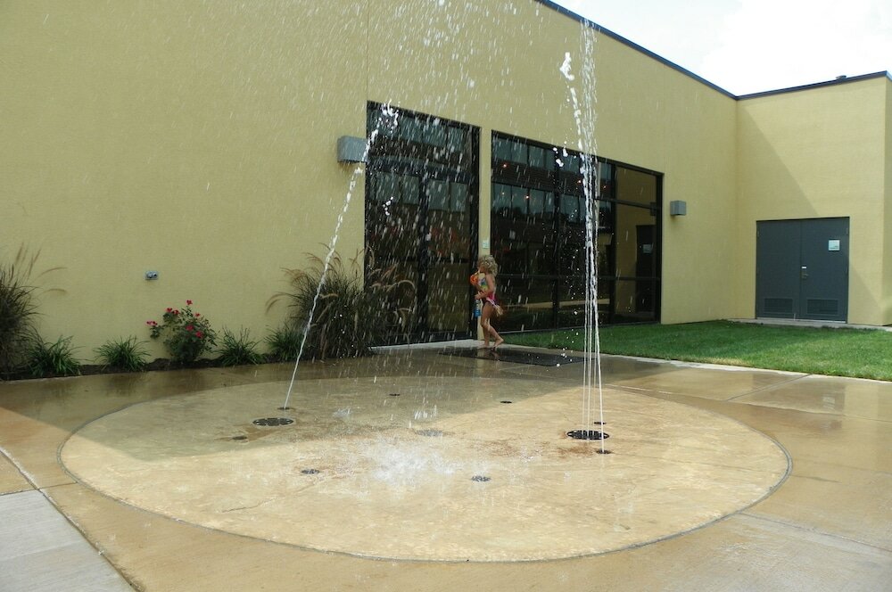 Фото Holiday Inn Hotel & Suites Charleston West, an Ihg Hotel