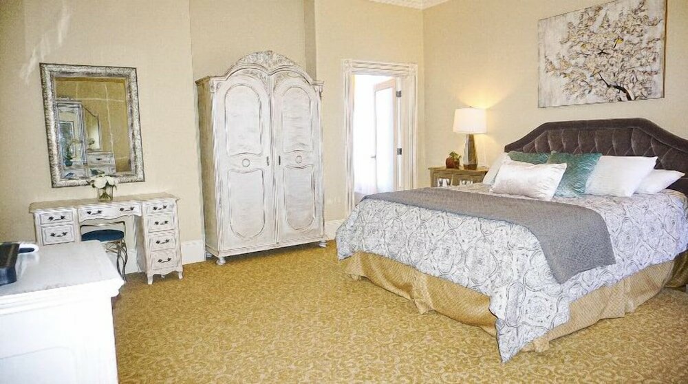 Фото River Rd. Mansion