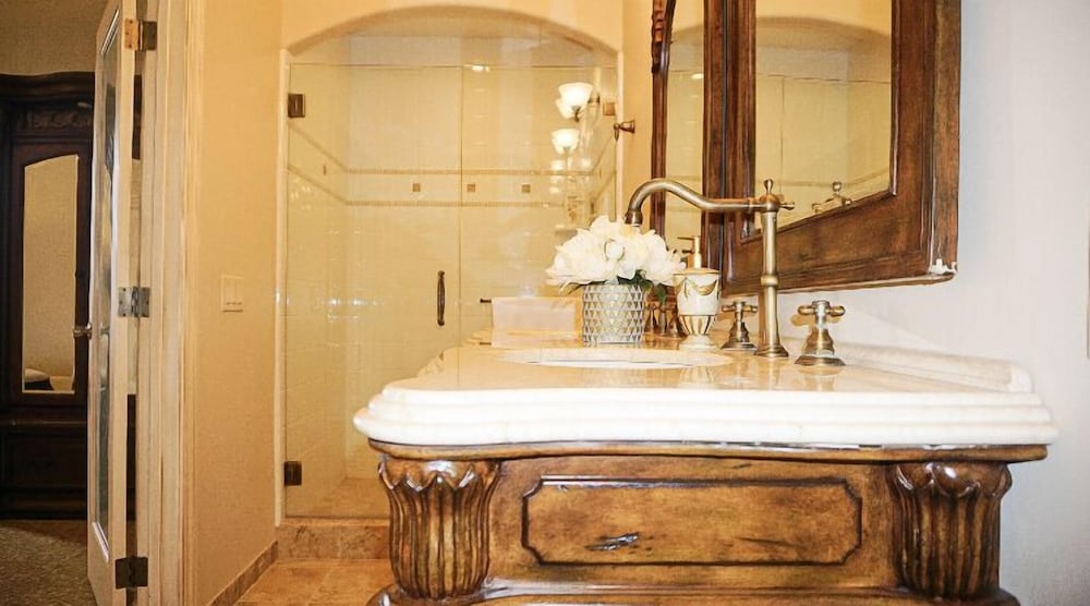 Фото River Rd. Mansion