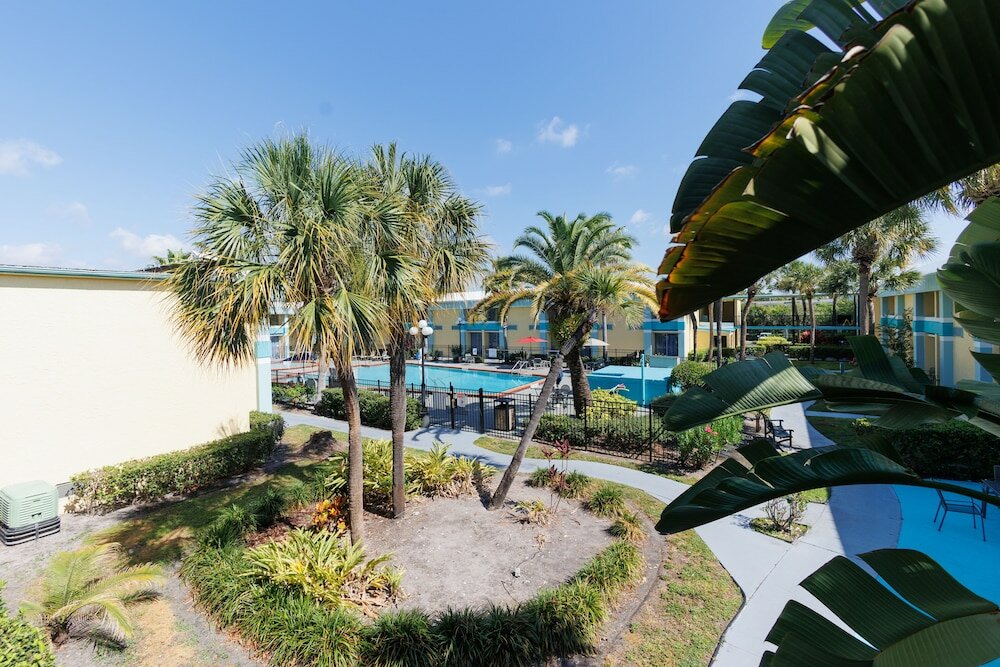 Фото Garnet Inn & Suites, Orlando