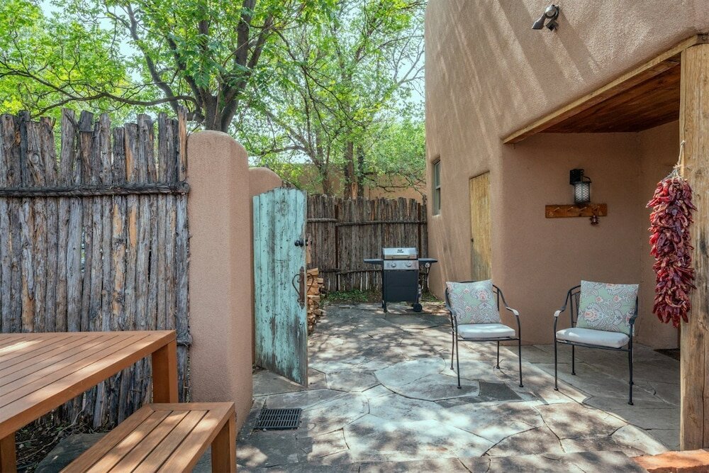 Фото Tecolote - Authentic Home Right Next to The Plaza, Hot Tub, Roof Deck