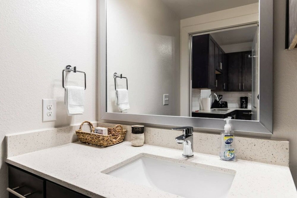 Фото StayOvr at Legacy West - Windrose