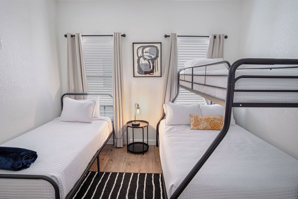 Фото Brand New 3 Stylish 3br Near Exciting Downtown