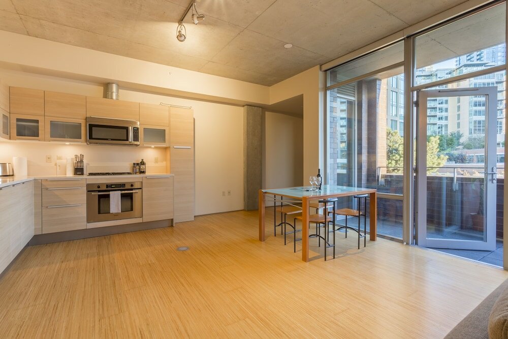 Фото Domicile Suites at Mark on 8th