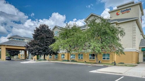 Гостиница Comfort Suites Madison West в Миддлтоне