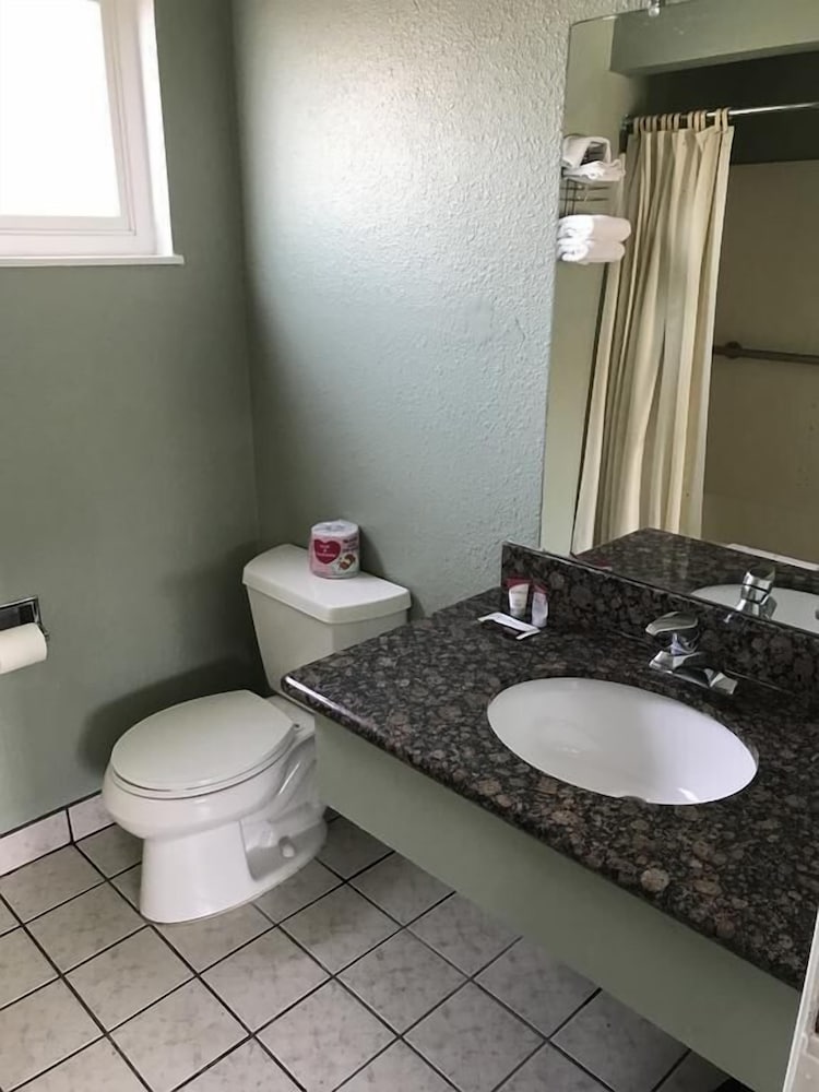 Фото Economy Inn