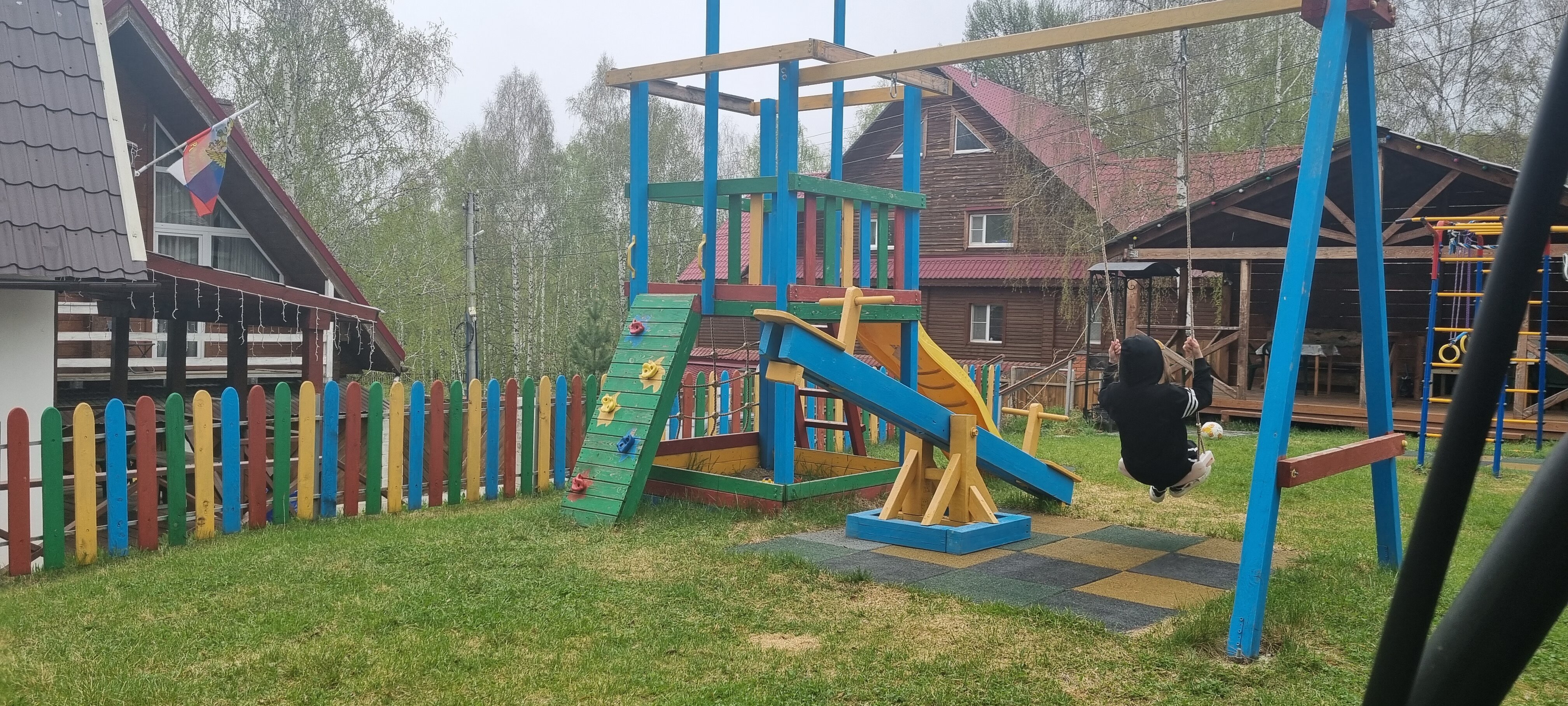 Фото Теремок в горах