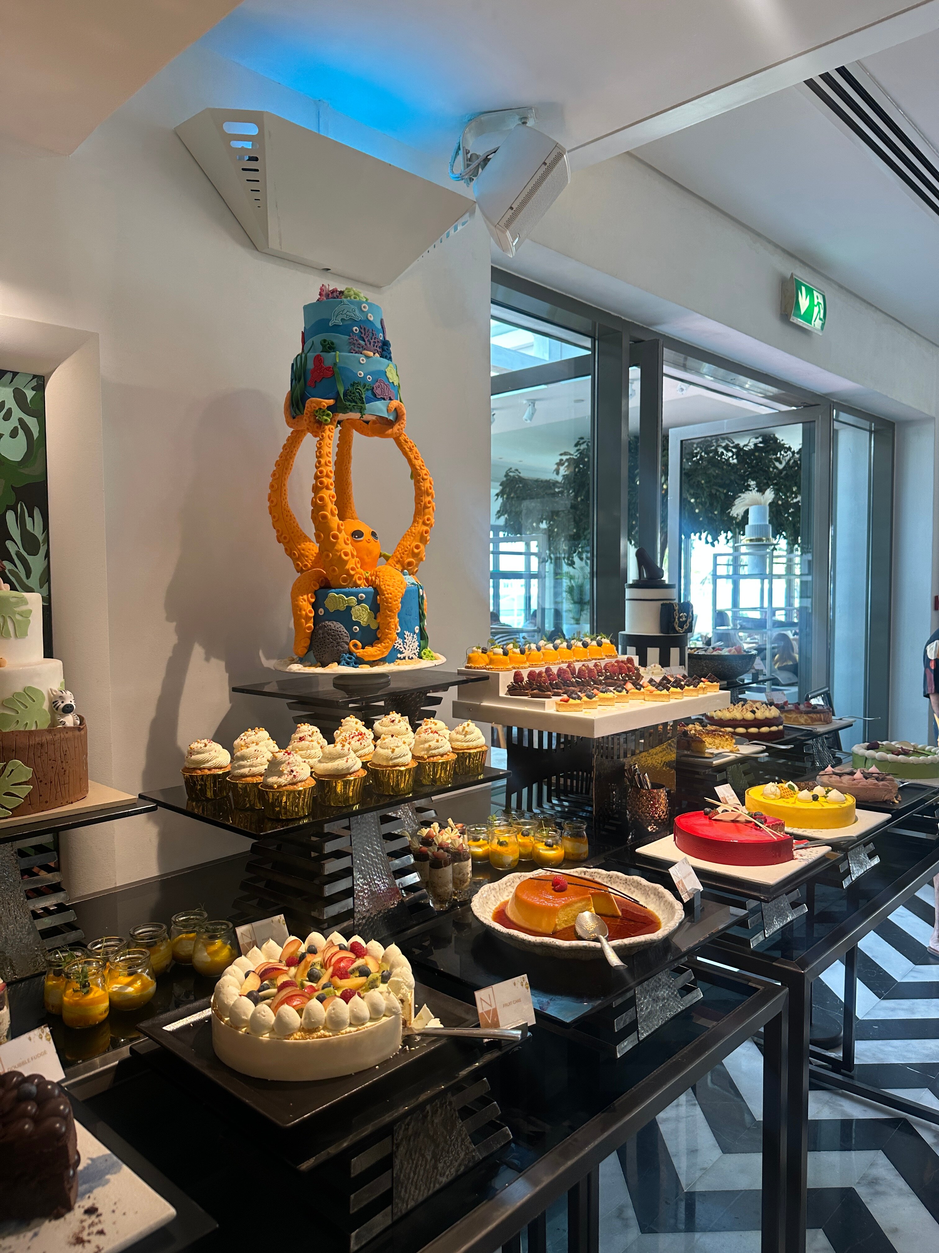 Фото Th8 Palm Dubai Beach Resort by IHG Dubai